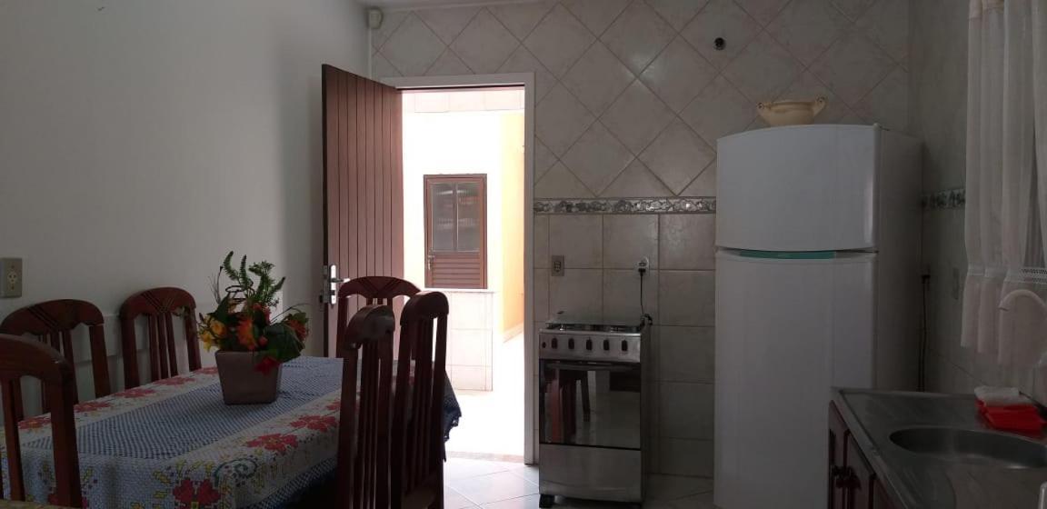 Casa 02 Dorm Na Rua Salmao Villa Bombinhas Eksteriør bilde